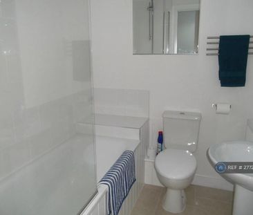 1 bedroom in a flat share to rent - Photo 5