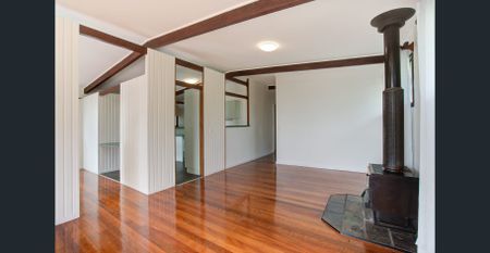 Like to entertain with city views? Need dual living? Garden maintenance included - Photo 4