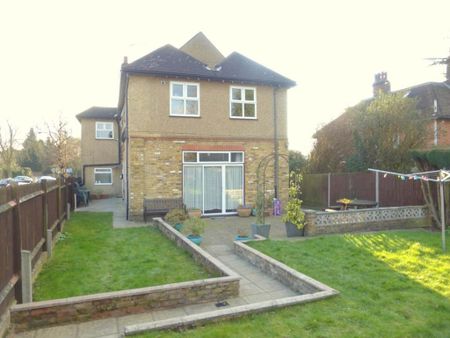 2 bedroom flat to rent - Photo 2