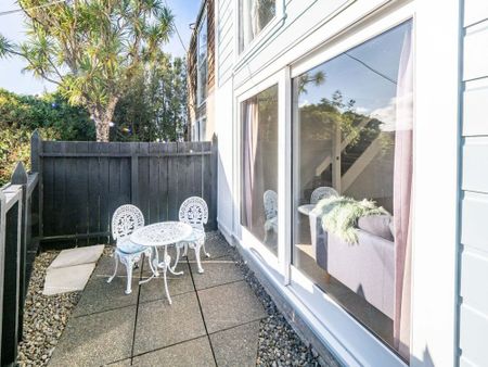 1b Hawtrey Terrace, Johnsonville - Photo 4