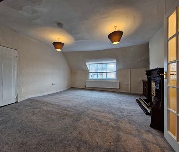 4 bedroom mid terrace to let - Photo 1