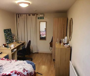 6 bedroom terraced house to rent - Photo 3