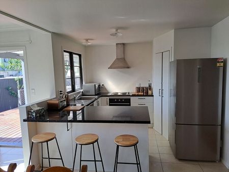 3bdrm Fully Furnished House Mid Term Rental - Photo 3