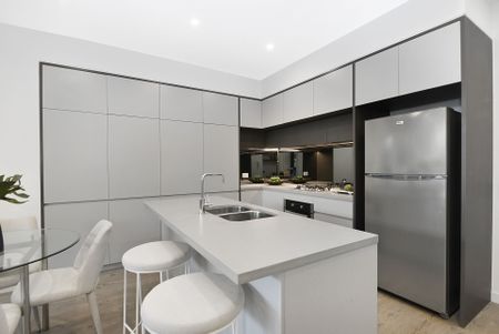 905/10 Aviators Way, Penrith - Photo 2