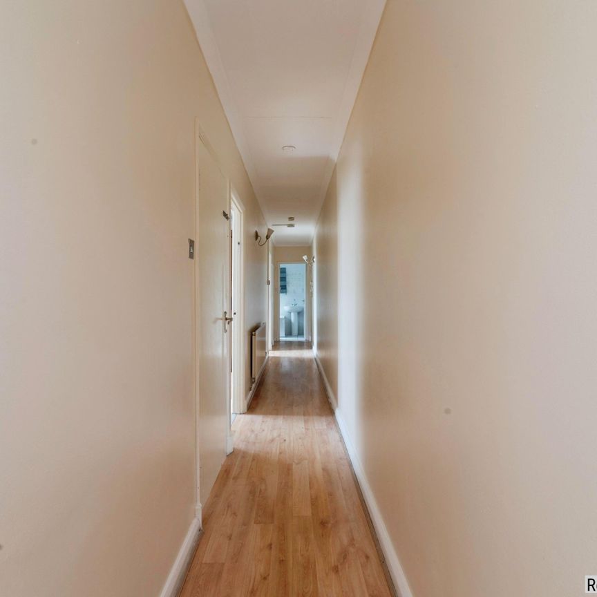 2 bed Apartment in Victoria Road , Romford, RM1 2JS - Photo 1