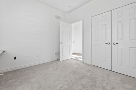 For Lease - 271 Great Falls Boulevard, Hamilton, Ontario - Photo 2