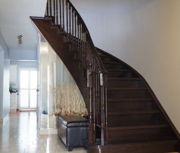 For Lease - 33 Winborne Road, Vaughan, Ontario - Photo 2