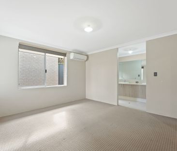 Large 4 x 2 Family Home in Baldivis - Photo 1