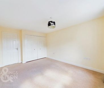 3 bedroom detached house to rent - Photo 3