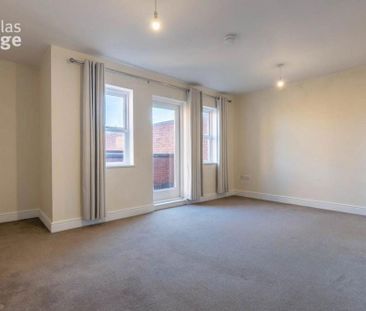2 bedroom flat to rent - Photo 2
