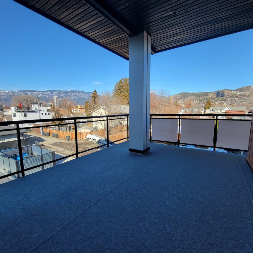 Luxury 2 Bedroom + Den Condo with U/G Parking near Downtown - Photo 1