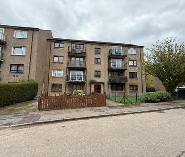 3 bedroom flat to rent - Photo 4