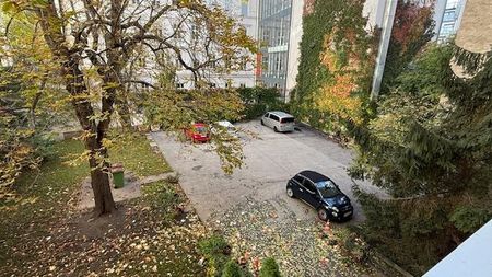 Karmeliterplatz-Charme trifft modernen Komfort – 2-Zimmer-Neubauwohnung mit Stellplatz im Innenhof. - Photo 2