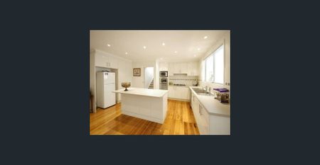 Flexible term Fully furnish 4 plus study bedroom house - Photo 4