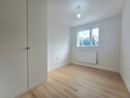 3 Bedroom Apartment, Norbury Avenue, London - Photo 5