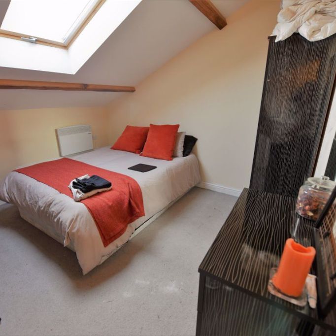 2 bedroom Flat in Flat 1, Leeds - Photo 1