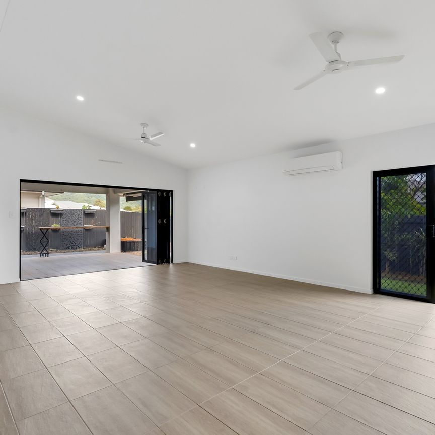 MODERN HOME – SPACE, COMFORT & STYLE - Photo 1