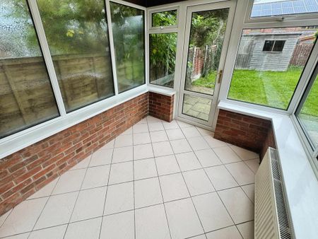 3 bedroom detached house to rent - Photo 4