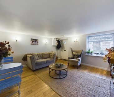 15 Arthur Street, Hillsborough, BT26 6AP - Photo 1