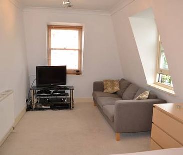 Two Bedroom Student Flat - Kentish Town - Photo 3
