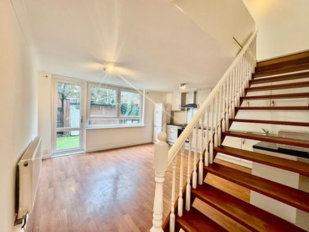 4 Bedroom Mid Terraced House, Westbridge Road, Battersea - Photo 2