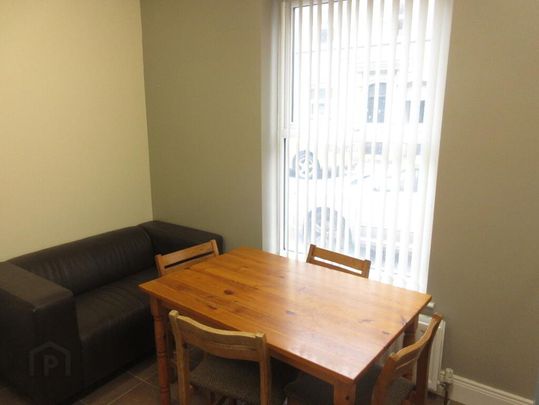 Two Bedroom Apartment, 4a Magdala Street, Botanic Area ~ Behind Queens, Belfast, BT7 1PU - Photo 1