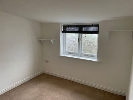 Helston, Helston, TR13 - Photo 2