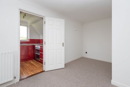 2 bed flat to rent in Danecourt Road, Poole, BH14 - Photo 3