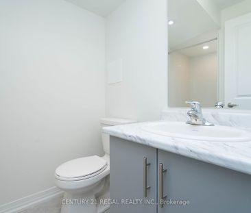 Townhouse For Lease | N8045280 - Photo 1