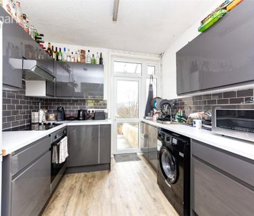 4 bedroom end of terrace house to rent - Photo 2