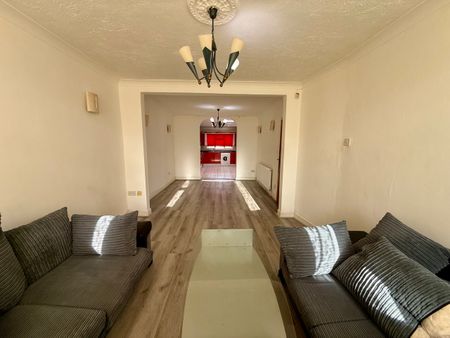 Clairvale Road, Hounslow - Photo 2