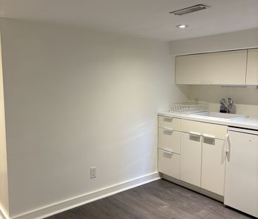 For Lease - 16 Montrose Avenue Unit# Basement, Toronto, Ontario - Photo 2