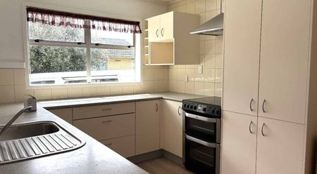 3 BEDROOM - TURANGI - Photo 2