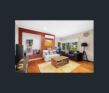 WALK TO RESTAURANTS, CAFES, CBD - Photo 1