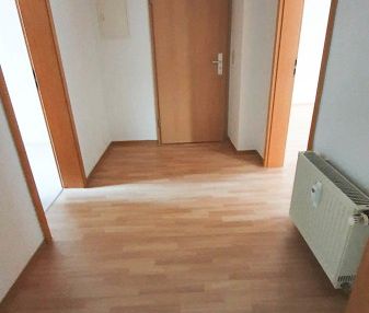 Schicke 2-Raum-Wohnung mit Einbauküche in ruhiger Lage! - Foto 1