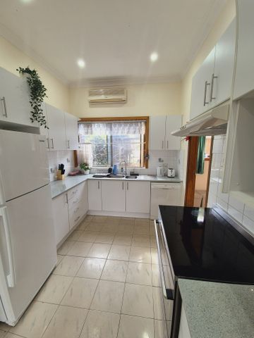 Marrickville - Photo 2