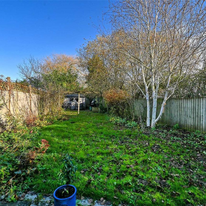 This cottage is a delightful period property located in the heart of the charming village of Waltham St. Lawrence. - Photo 1
