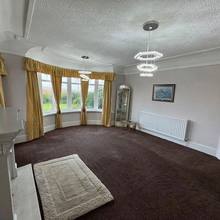 5 bedroom detached house to rent - Photo 1