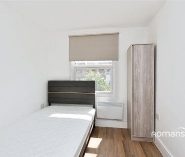 1 bedroom in a house share to rent - Photo 2