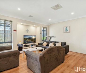 Spacious Family Living in a Quiet Cul-de-Sac - Photo 2