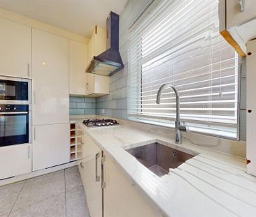 2 bedroom end of terrace house to rent - Photo 3