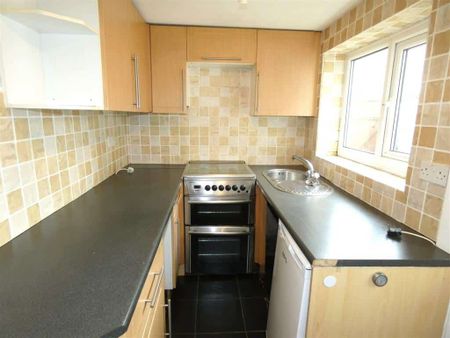 2 Bedroom Terrace House to Rent in Higher Walton - Photo 4