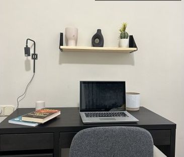 barcelona, Catalonia 08014 - Photo 2