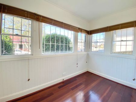 112 Victoria Street, Adamstown - Photo 2