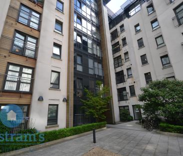 2 bed Flat for Rent - Photo 2