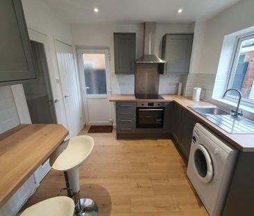 3 bedroom semi-detached house to rent - Photo 6