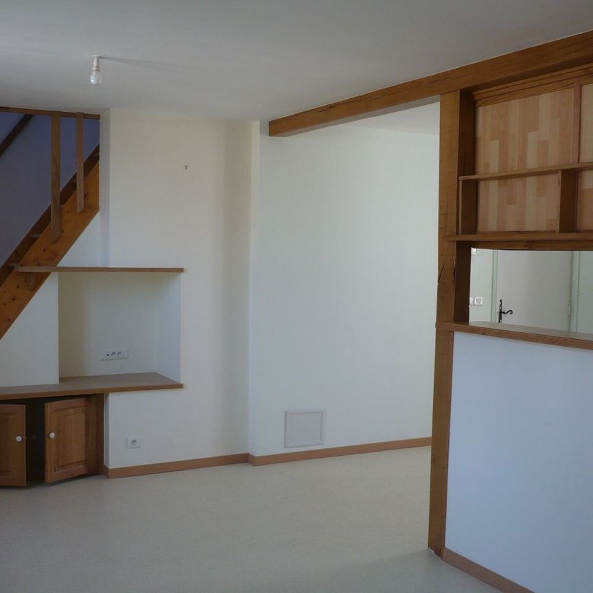 Location Appartement 3 pièces 50m² BLETTERANS 39140 - Photo 1