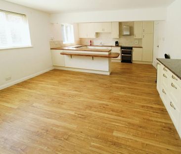 4 bedroom detached house to rent - Photo 5