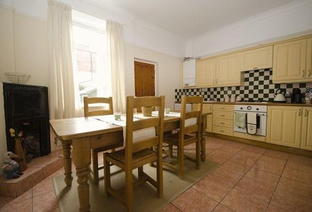 2 bedroom terraced house to rent - Photo 4