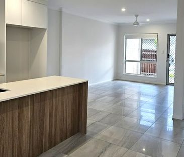 3 BEDROOM 2 BATHROOM TOWNHOUSE - FULLY DUCTED AIR CON - Photo 2
